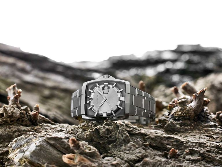 HORIZON of the country where the sun rises