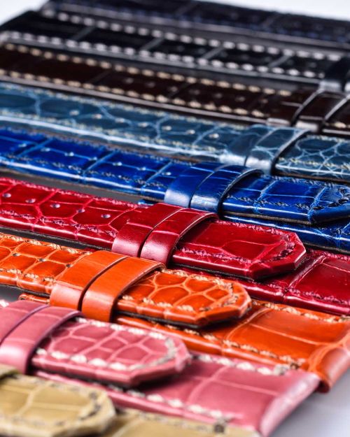 FIVE WINDOWS “Croco-embossed cowhide strap” (VM03) – Black [VM03-CBK]