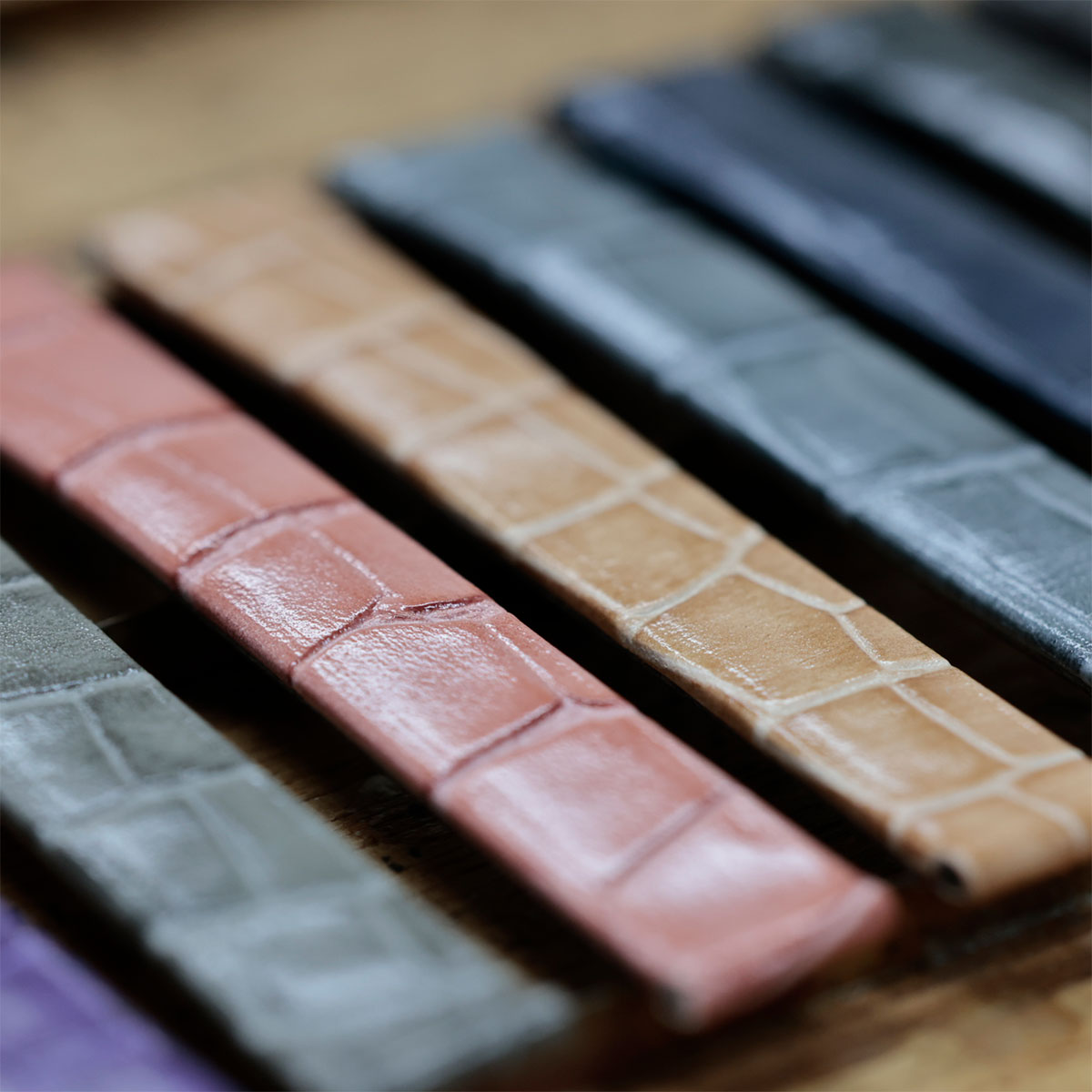 URUGA31/Luna Arch “Croco-embossed cowhide strap” (UG02/UG01) – Brack [UG01-CBK]