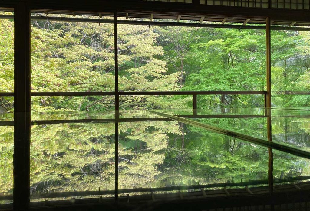 Garden of the FIVE WINDOWS