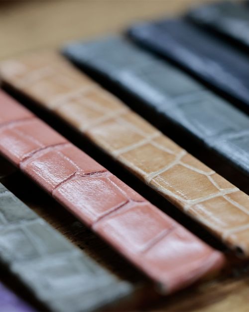 URUGA42 “Croco-embossed cowhide strap” (UG03) – Brack [UG03-CBK]